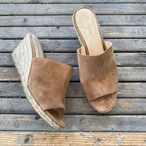 Nine West Tan suede espadrille wedge sandals sz 7